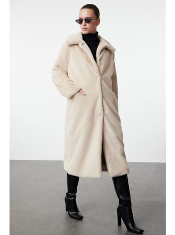 trendyol Wintermantel in Creme