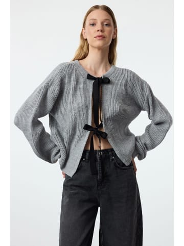 trendyol Cardigan in Grau/ Schwarz