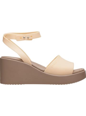 Crocs Keilsandaletten "Brooklyn" in Beige