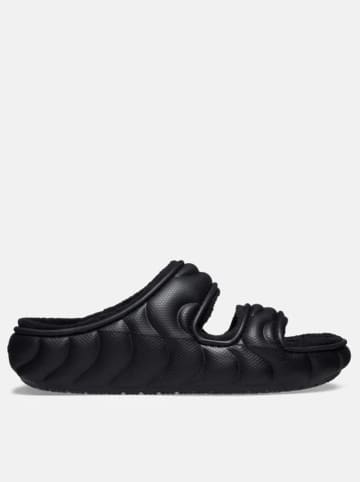 Crocs Klapki "Classic Cozzzy Overpuff" w kolorze czarnym