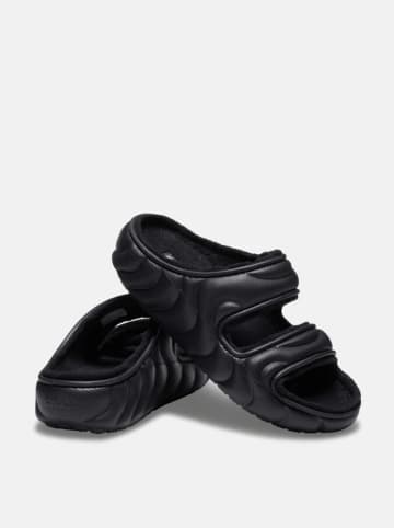 Crocs Pantoletten "Classic Cozzzy Overpuff" in Schwarz