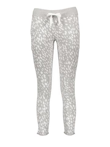 Juvia Sweathose in Grau/ Weiß