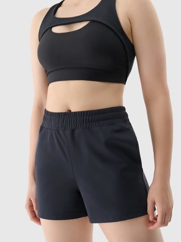 4F Trainingsshorts in Schwarz