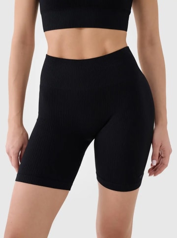 4F Trainingsshorts in Schwarz