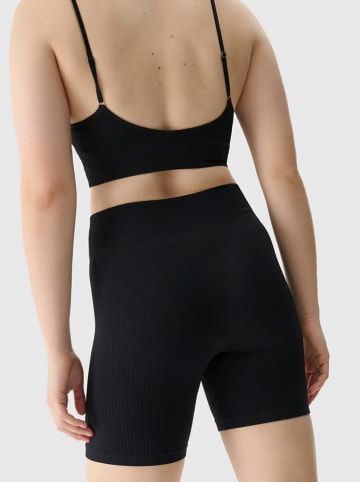 4F Trainingsshorts in Schwarz