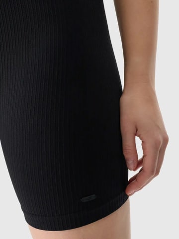 4F Trainingsshorts in Schwarz