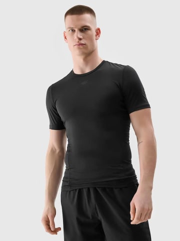 4F Trainingsshirt in Schwarz