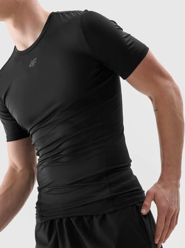 4F Trainingsshirt in Schwarz