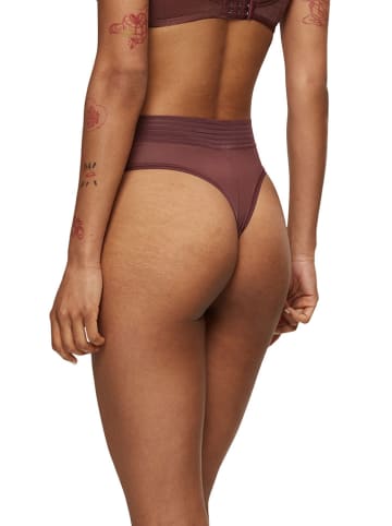 Triumph Stringi "Tempting Sheer Highwaist" w kolorze ciemnobrązowym