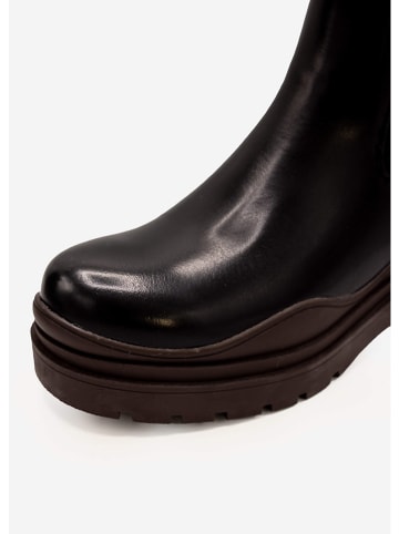 SASSYCLASSY Boots in Schwarz/ Dunkelbraun