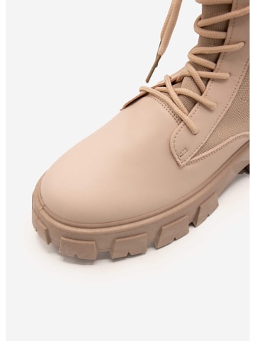 SASSYCLASSY Boots in Hellbraun