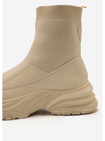 SASSYCLASSY Boots in Beige