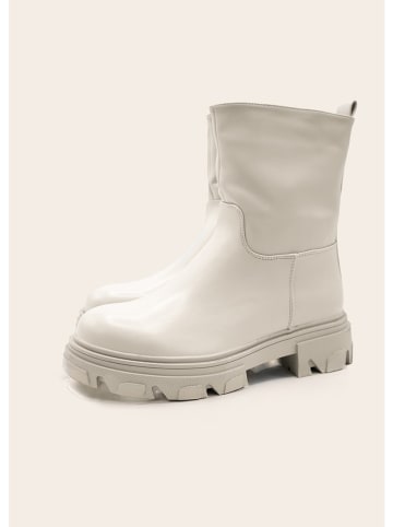 SASSYCLASSY Boots in Creme