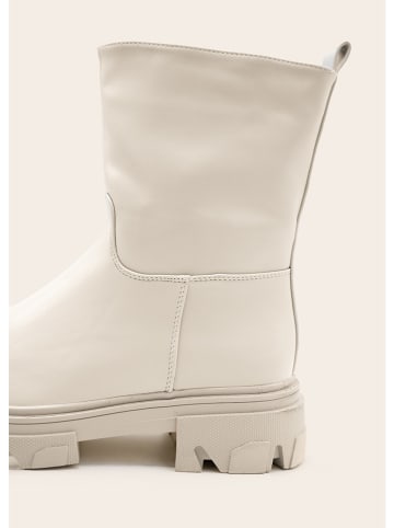 SASSYCLASSY Boots in Creme
