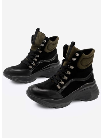 SASSYCLASSY Boots in Schwarz/ Khaki