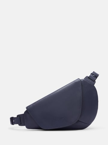 LIEBESKIND BERLIN Leren borstbuidel "MFO S" donkerblauw - (B)33 x (H)21,5 x (D)1,5 cm