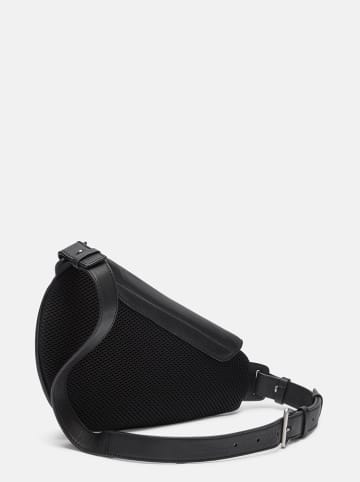 LIEBESKIND BERLIN Leder-Brustbeutel "MFO S" in Schwarz - (B)33 x (H)21,5 x (T)1,5 cm