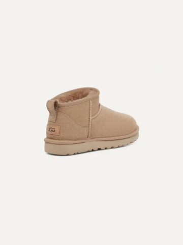 UGG Skórzane botki "Classic Ultra Mini" w kolorze beżowym