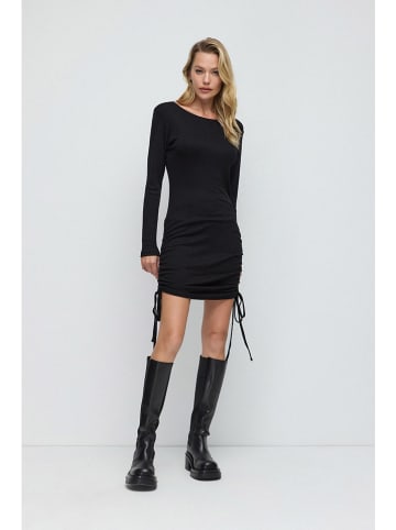 NO MATTER WHAT Kleid in Schwarz