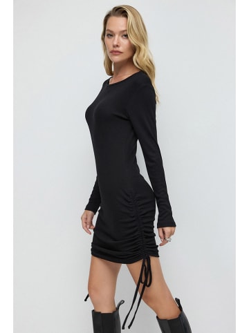NO MATTER WHAT Kleid in Schwarz