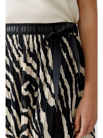 Oui Plisseerock in Creme/ Schwarz