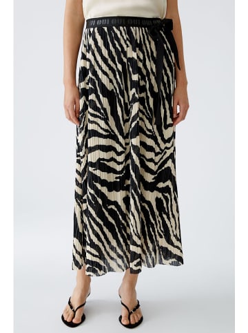 Oui Plisseerock in Creme/ Schwarz