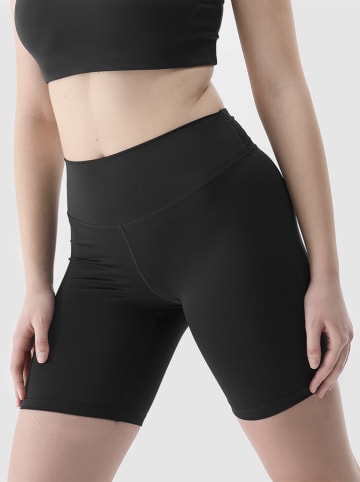 4F Trainingsshorts in Schwarz