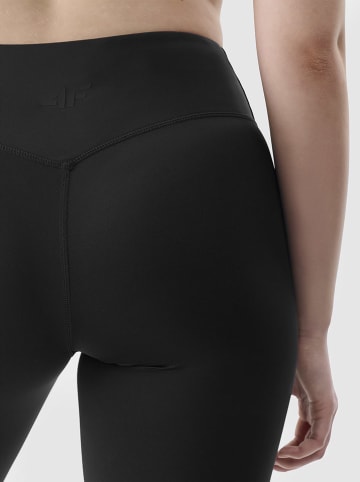 4F Trainingsshorts in Schwarz