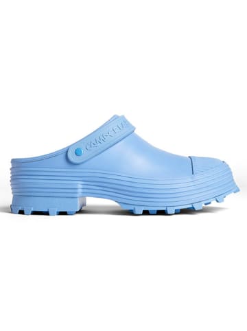 Camper Leder-Clogs in Hellblau