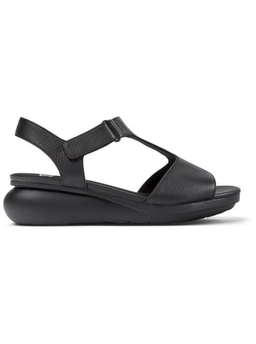 Camper Skórzane sandały w kolorze czarnym na koturnie