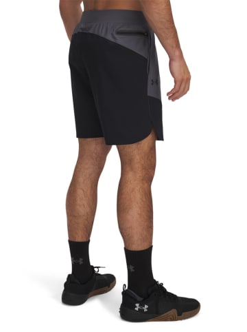 Under Armour Trainingsshorts in Grau