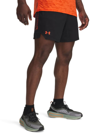 Under Armour Trainingshorts "Vanish Woven 6in" in Schwarz