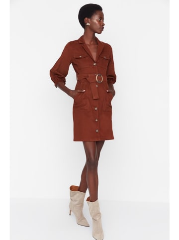 trendyol Kleid in Dunkelbraun
