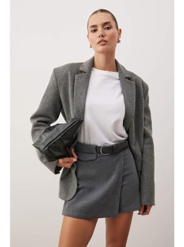 trendyol Spódnico-spodenki w kolorze szarym