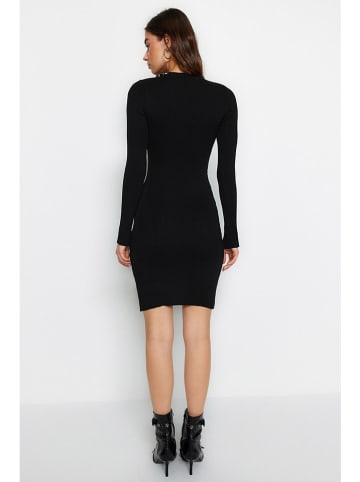 trendyol Kleid in Schwarz