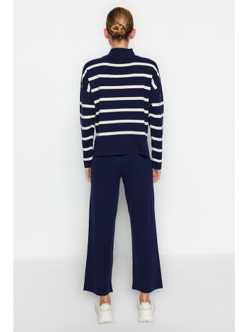 trendyol 2tlg. Outfit in Dunkelblau/ Creme