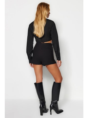 trendyol Shorts in Schwarz