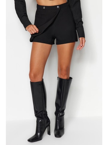 trendyol Shorts in Schwarz