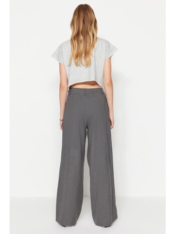 trendyol Marlenehose in Grau