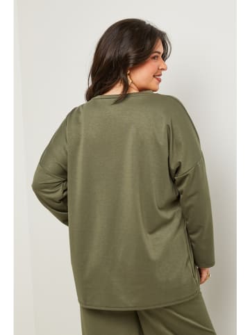 Curvy Lady Pullover in Khaki