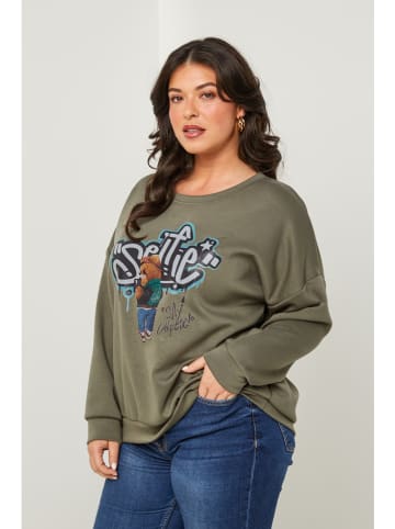 Curvy Lady Pullover in Khaki