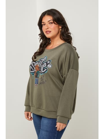 Curvy Lady Pullover in Khaki