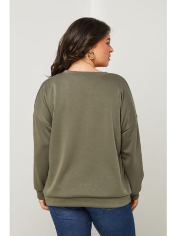 Curvy Lady Pullover in Khaki