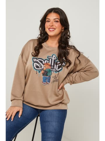 Curvy Lady Pullover in Taupe