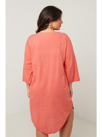 Curvy Lady Kleid in Koralle