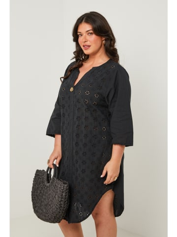 Curvy Lady Kleid in Schwarz