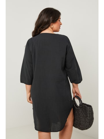Curvy Lady Kleid in Schwarz