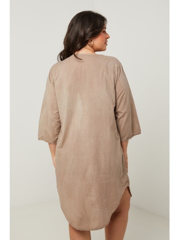 Curvy Lady Kleid in Taupe