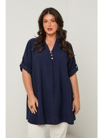 Curvy Lady Tunika w kolorze granatowym