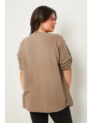 Curvy Lady Bluse in Taupe